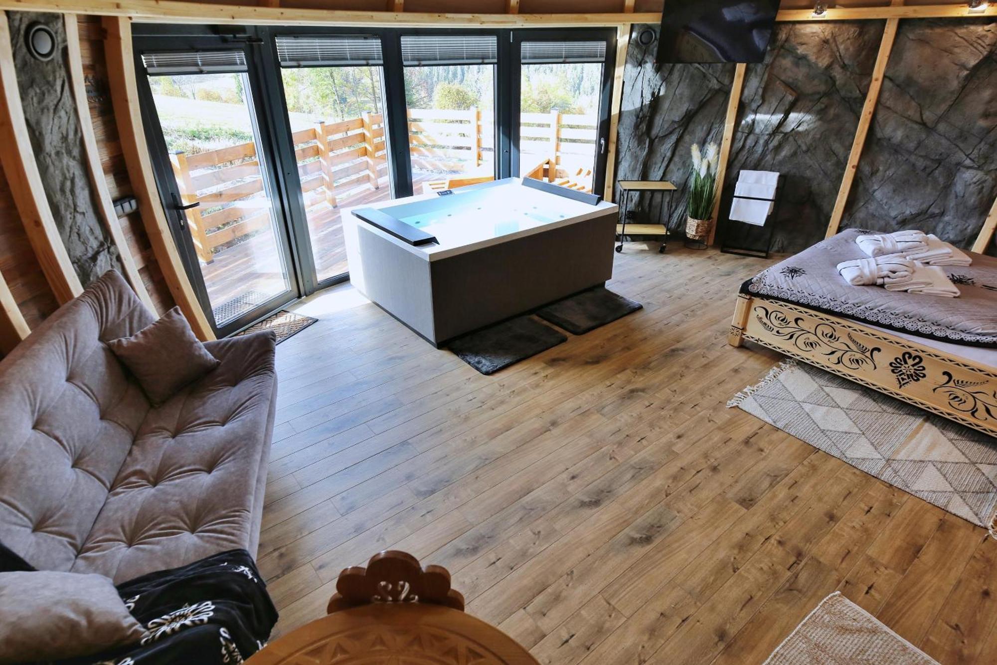 Tatry Mountain Glamp Z Jacuzzi Luxuszelt