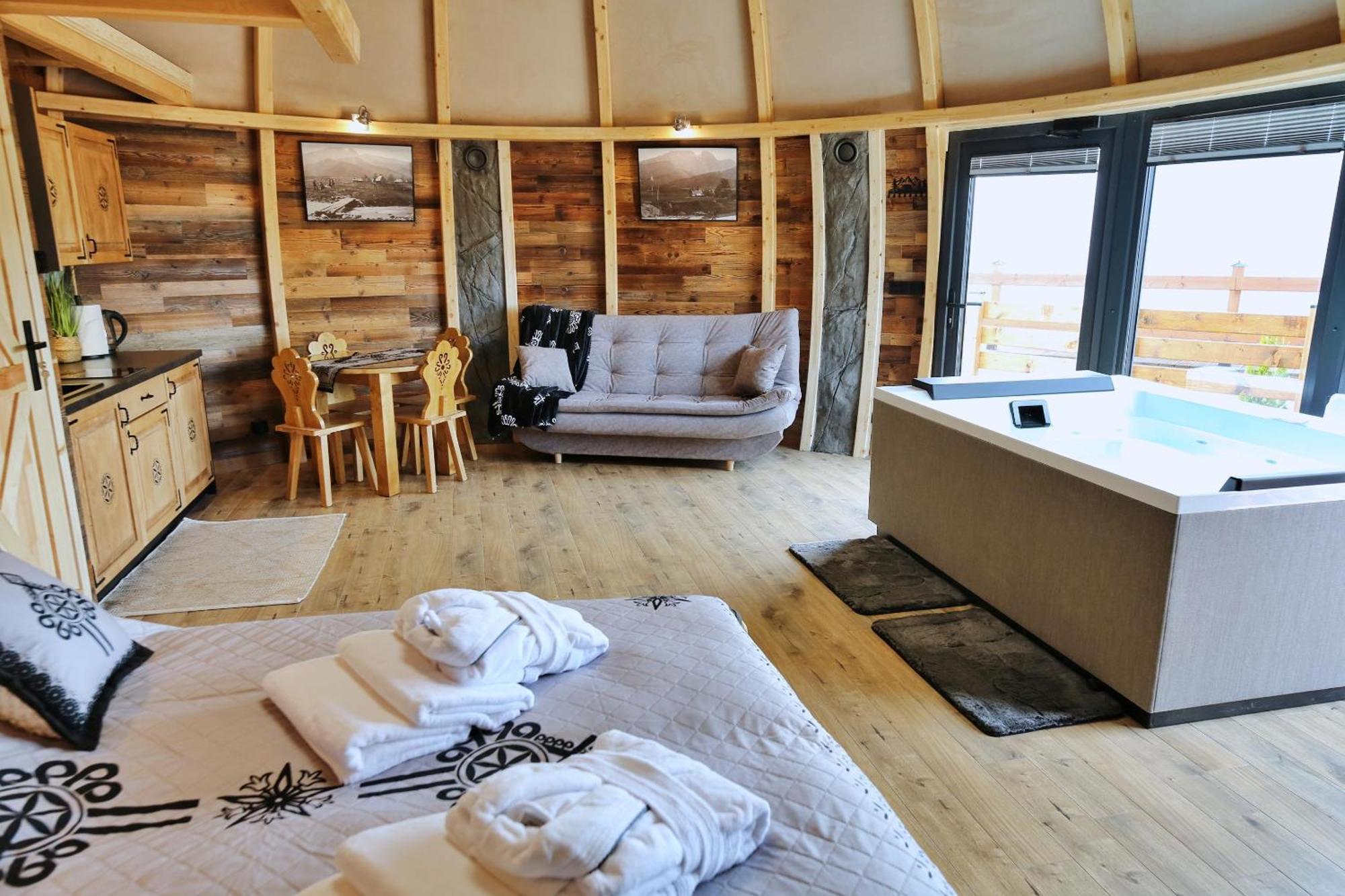 Tatry Mountain Glamp Z Jacuzzi Luxuszelt