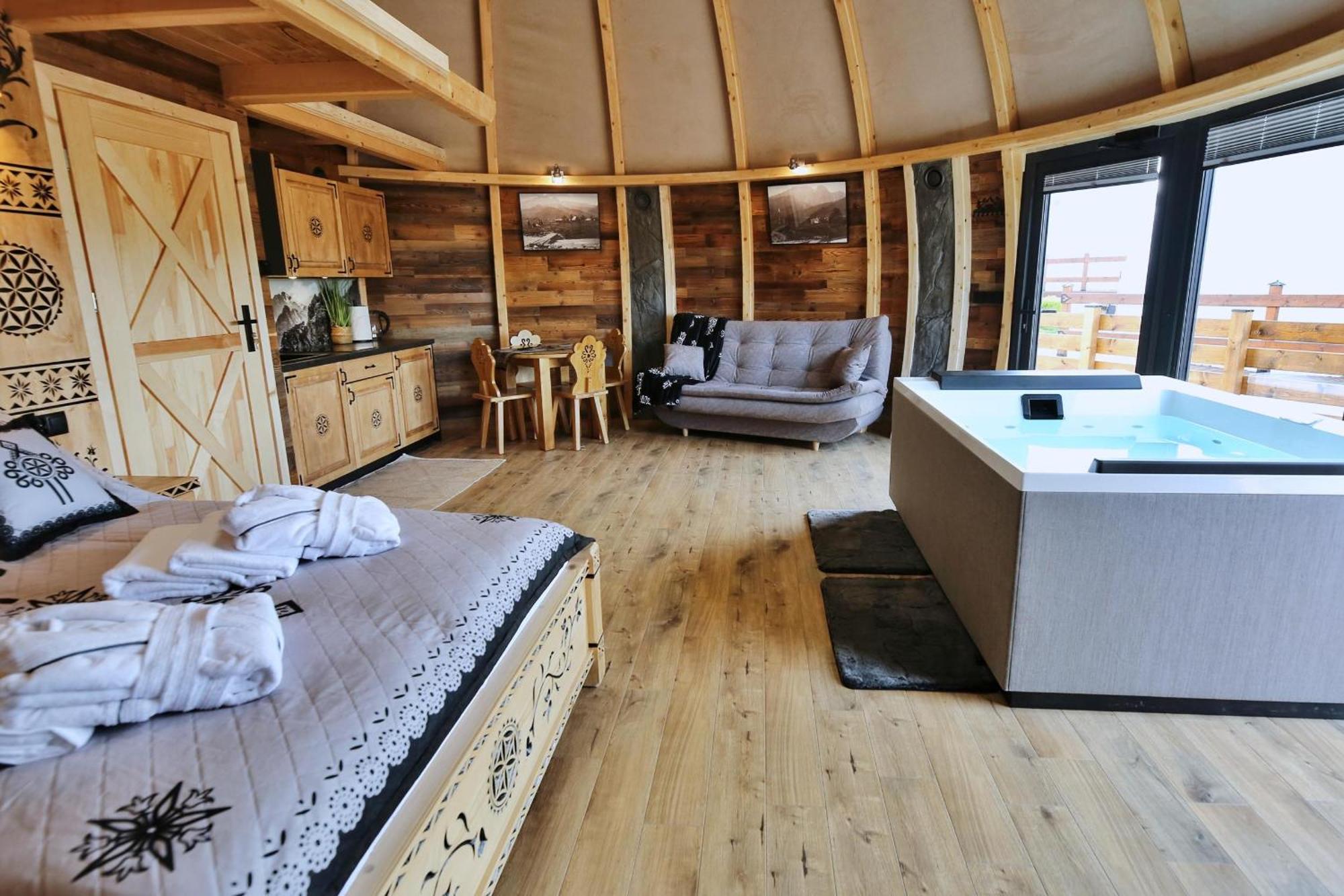 Tatry Mountain Glamp Z Jacuzzi Luxuszelt